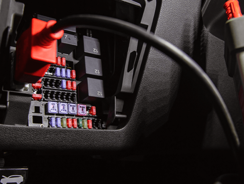 Caixa de fusível do automóvel: função, sinais de falha e como resolver problemas elétricos